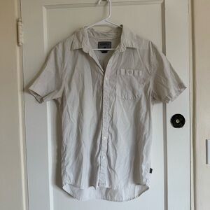 O'Neill Men's Short Sleeve Button-Down Shirt in Off-White with Thin Stripes